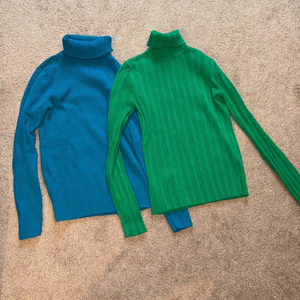 Lot of 2 Lightweight Slim Fit Turtleneck Sweaters M